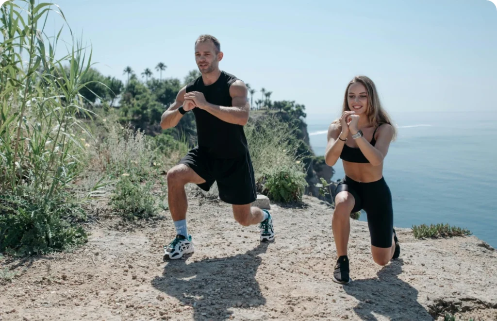 mujer y hombre practicando deporte