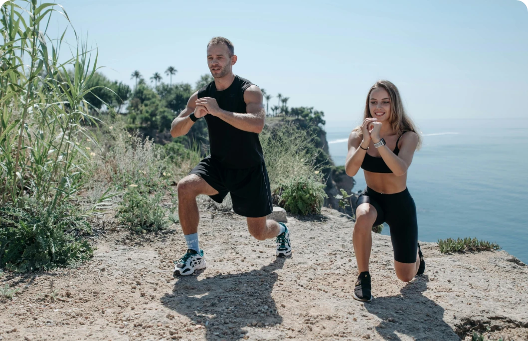 mujer y hombre practicando deporte