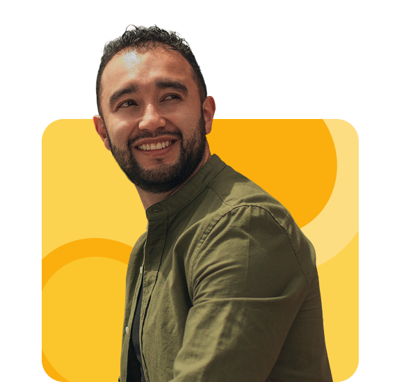 hombre sonriente Johan Vásquez Mental Training School