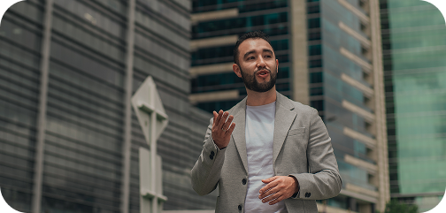 hombre sonriente Johan Vásquez Mental Training School